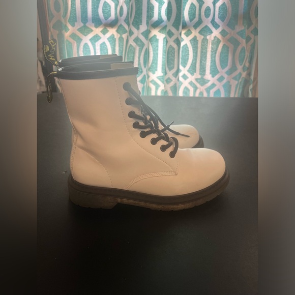 Moc Docs AMORE WHITE BOOTS Women’s size 6.5 (37) - Picture 4 of 6